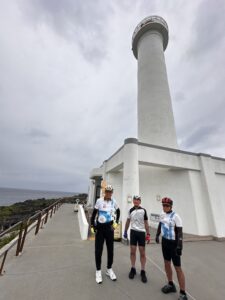 残波岬展望台を背に
